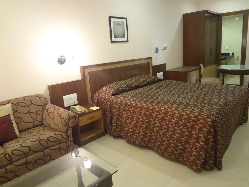 Hotel Juhu Plaza Bombay Esterno foto