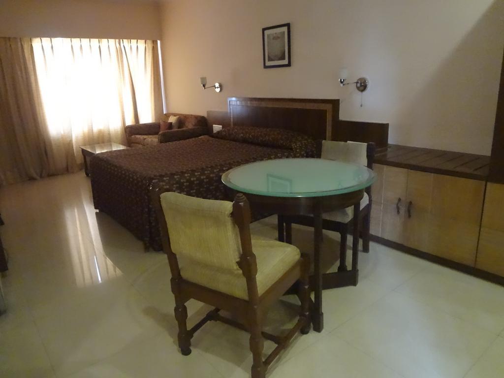 Hotel Juhu Plaza Bombay Esterno foto